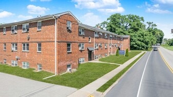 Green ParK Apartments in Bristol, PA - Building Photo