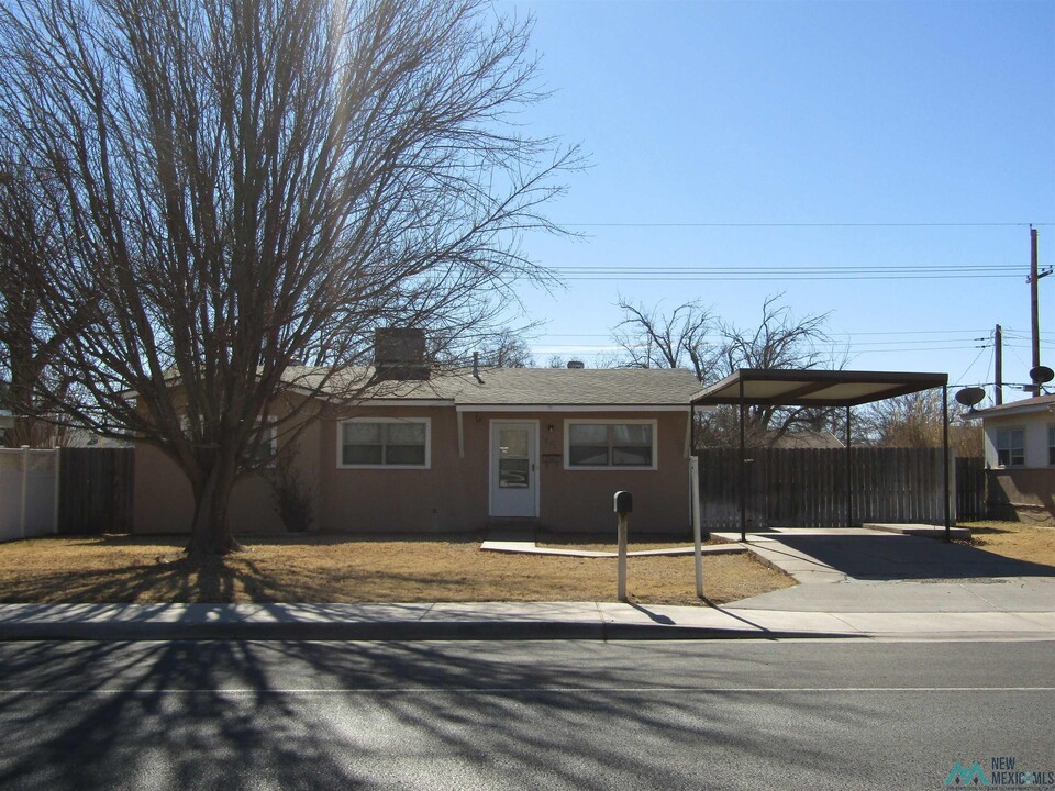 1801 W Hermosa Dr in Artesia, NM - Foto de edificio