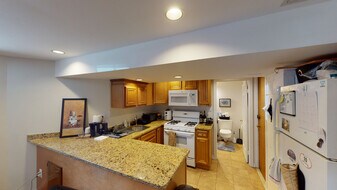 9 Ashton Pl, Unit B in Cambridge, MA - Building Photo