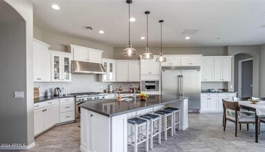 4250 E Valencia Dr in Phoenix, AZ - Foto de edificio - Building Photo