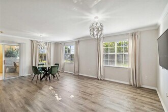 1010 Villagio Cir in Sarasota, FL - Building Photo - Building Photo