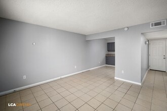 322 Decatur St in Bakersfield, CA - Building Photo - Building Photo