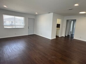 206 E Tiffany Dr in West Palm Beach, FL - Building Photo - Building Photo