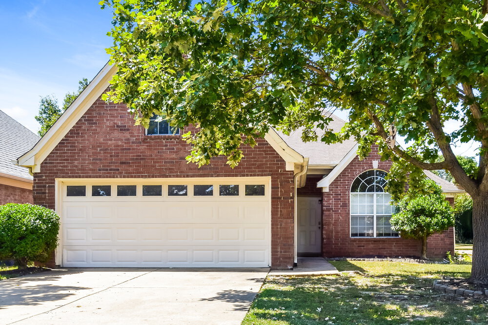8207 Cross Point Dr in Olive Branch, MS - Building Photo
