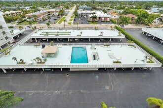 301 Lake Shore Dr in Lake Park, FL - Building Photo - Building Photo