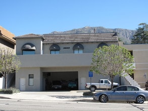 3933 Foothill Blvd in Glendale, CA - Building Photo - Building Photo