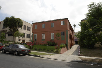 124 N Kenmore Ave in Los Angeles, CA - Building Photo - Building Photo