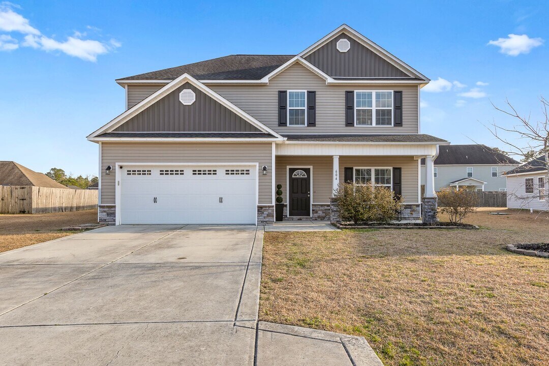 604 Carat Ct in Jacksonville, NC - Building Photo