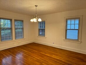 3362 Sutton Rd, Unit First Floor in Shaker Heights, OH - Foto de edificio - Building Photo