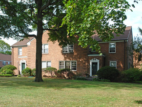 White Plains Manor in White Plains, NY - Foto de edificio - Building Photo