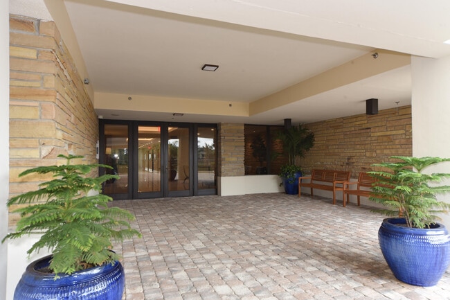 3009 S Ocean Blvd in Highland Beach, FL - Building Photo - Building Photo