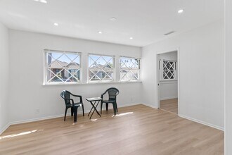 237 Belmont Ave in Long Beach, CA - Foto de edificio - Building Photo