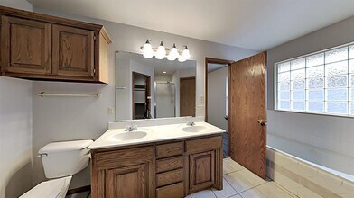 413 Amanda Dr in Yukon, OK - Building Photo - Building Photo