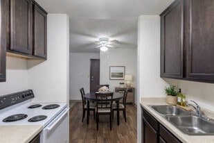 Hampden Square Apts and Townhomes in St. Paul, MN - Building Photo