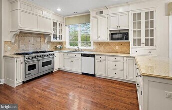 12 Windermere Way in Princeton, NJ - Building Photo - Building Photo