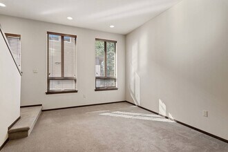 180 Madrona Way NE, Unit 180 in Bainbridge Island, WA - Building Photo - Building Photo