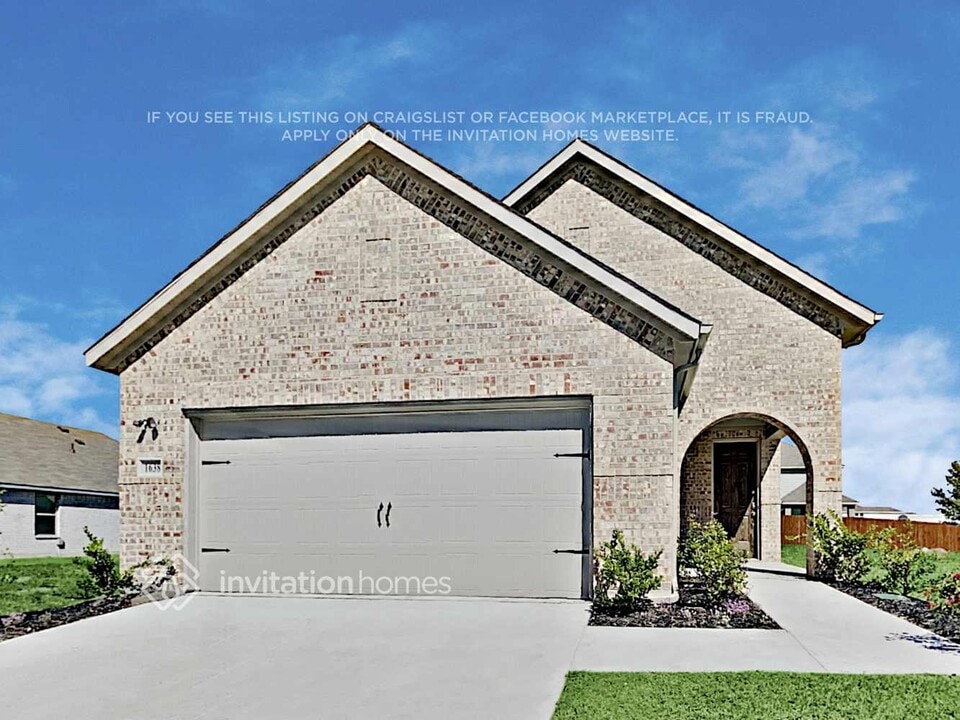 1638 Luckenbach Dr in Forney, TX - Building Photo