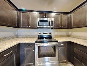 109 SW Sunflower St in Blue Springs, MO - Building Photo - Building Photo