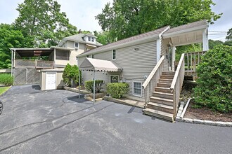 211 Godwin Ave in Wyckoff, NJ - Building Photo - Building Photo