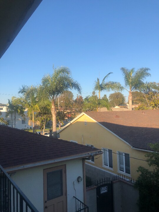 504 W Hillsdale St in Inglewood, CA - Building Photo