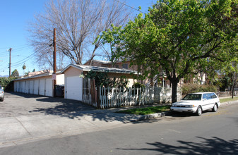 7001 Hazeltine Ave in Van Nuys, CA - Building Photo - Building Photo