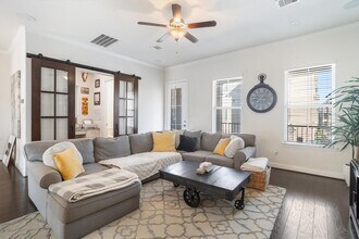 8917 Wind Springs Dr in Houston, TX - Building Photo - Building Photo