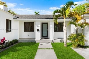 8246 NE 2nd Ct in Miami, FL - Building Photo