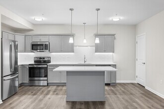 64 E Mitchell Ave in Cheshire, CT - Building Photo - Building Photo