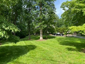 8820 Burning Tree Rd in Bethesda, MD - Building Photo - Building Photo