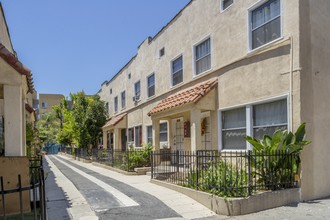 372-378 Loma Dr in Los Angeles, CA - Building Photo - Building Photo