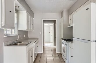 1302 Radcliff Dr in Austin, TX - Building Photo - Building Photo