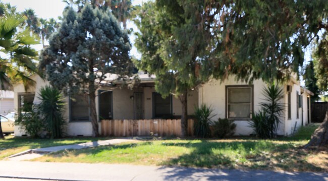 2216-2224 Elmwood Ave in Stockton, CA - Building Photo - Building Photo