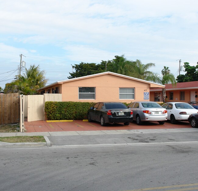 417-425 E 31st St in Hialeah, FL - Building Photo - Building Photo