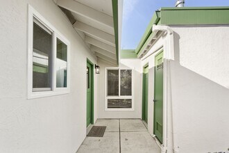 2042 E 8th St in Davis, CA - Building Photo - Building Photo