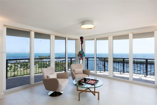 2843 S Bayshore Dr in Miami, FL - Building Photo - Building Photo