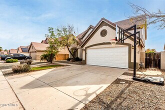 2425 E Westchester Dr in Chandler, AZ - Building Photo - Building Photo