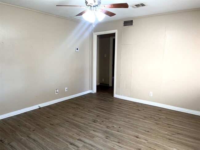 946 Milam St in Liberty, TX - Building Photo - Building Photo