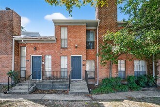 3200 S Gessner Rd in Houston, TX - Building Photo - Building Photo