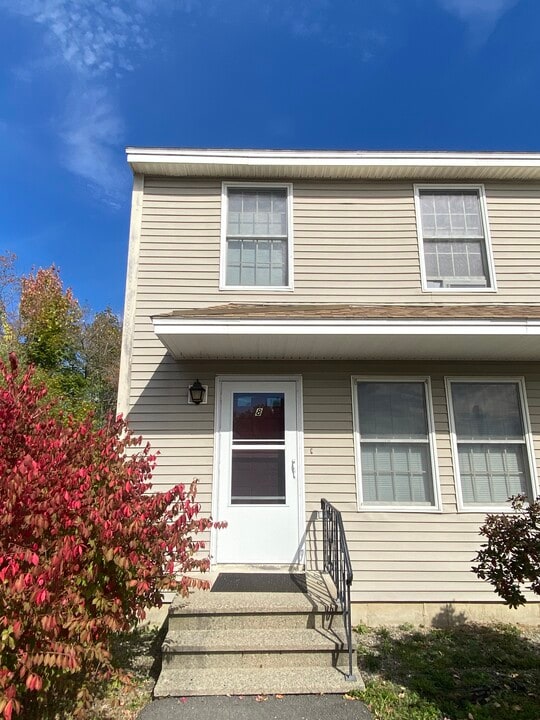 Old County Estates in Hampden, ME - Building Photo
