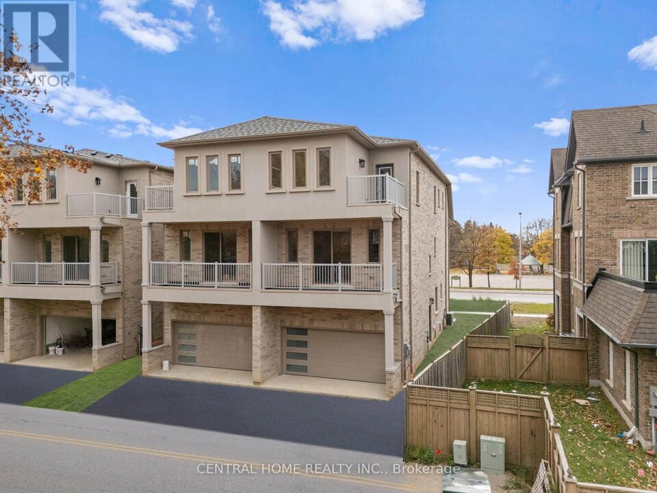 2950 Elgin Mills Rd E in Markham, ON - Building Photo