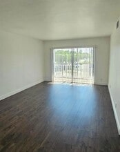 1501 Crescent Cir, Unit E47 in West Palm Beach, FL - Building Photo - Building Photo