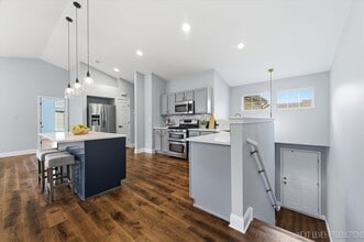 1078 Park Hill Cir in Aurora, IL - Building Photo - Building Photo