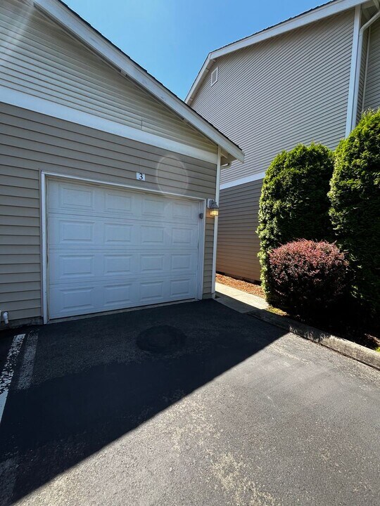 617 7th St SE-Unit -Wheeler, M&K (617) in Puyallup, WA - Building Photo