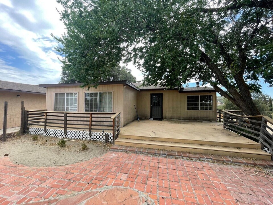 2416 Cedar Dr in Campo, CA - Building Photo