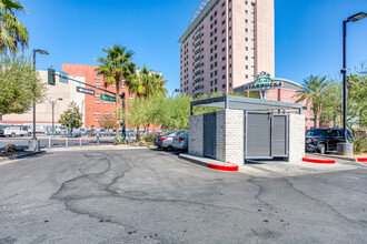 122 Clark Ave in Las Vegas, NV - Building Photo - Building Photo