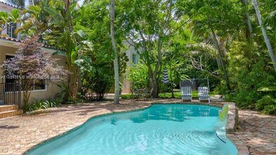 13599 Old Cutler Rd in Pinecrest, FL - Building Photo - Building Photo