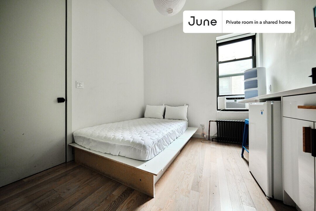 Room in Shared 3 bed/3 bath home in Queens, NY - Foto de edificio
