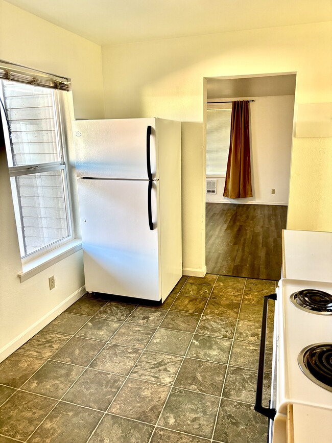 1007 W Main St, Unit #2 in Centralia, WA - Building Photo - Building Photo