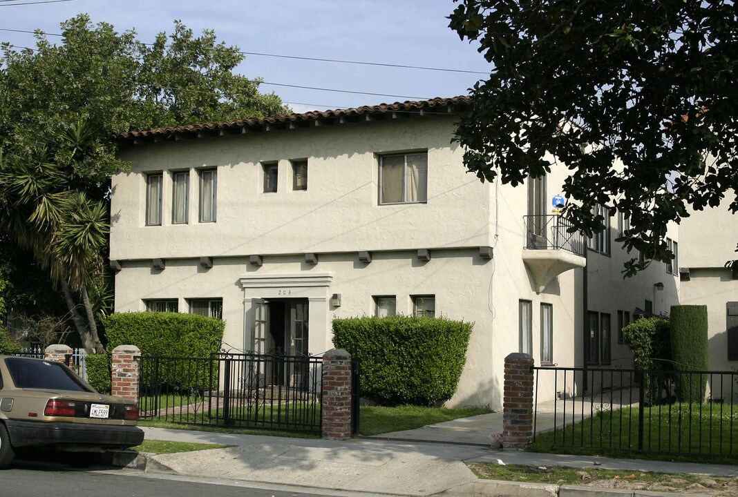 204 N Maple Ave in Montebello, CA - Foto de edificio