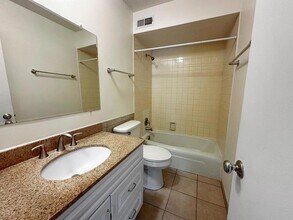 5000 Carriage Way Dr, Unit 310 in Rolling Meadows, IL - Building Photo - Building Photo